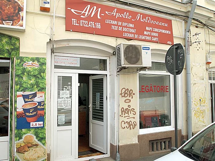 Atelierul e deschis  de luni până vineri,  între orele 9.00  şi 18.00 