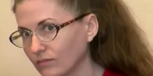 Mama din SUA care a fost condamnată la închisoare pe viață, după ce și-a înfometat copilul de 18 luni. Foto: Captură video YouTube