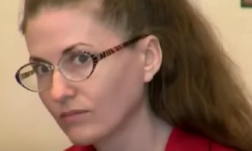 Mama din SUA care a fost condamnată la închisoare pe viață, după ce și-a înfometat copilul de 18 luni. Foto: Captură video YouTube