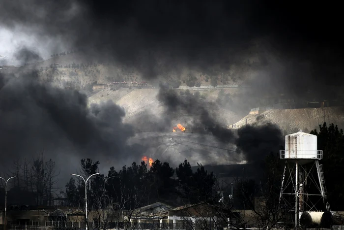 Teheranul învăluit în nori negri groși după atacul asupra unui depozit petrolier FOTO ARHIVĂ