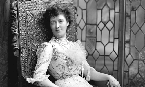 Lady Margaret Greville, miliardara care și a donat colecția de bijuterii Familiei Regale britanice   profimedia 1017984244 jpg