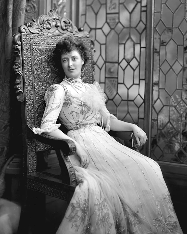 Lady Margaret Greville, miliardara care și a donat colecția de bijuterii Familiei Regale britanice   profimedia 1017984244 jpg