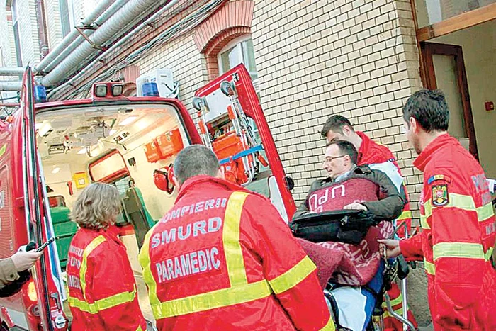 4 februarie: Aeronava donată de  Ion Ţiriac i-a adus pe  medici la Bucureşti (FOTOGRAFII: Florina Pop/citynews.ro)