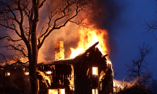 casa incendiu shutterstock jpg