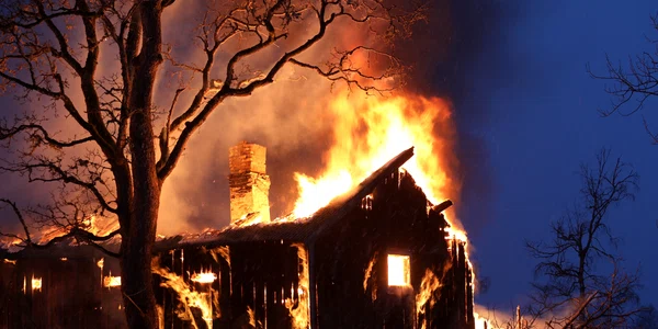 casa incendiu shutterstock jpg