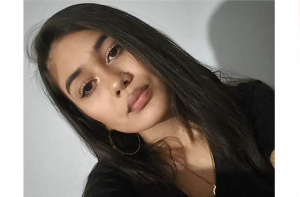 Adolescentă de 16 ani din Ocnele Mari, căutată de poliție. A plecat de acasă în timpul nopții, iar acum e de negăsit