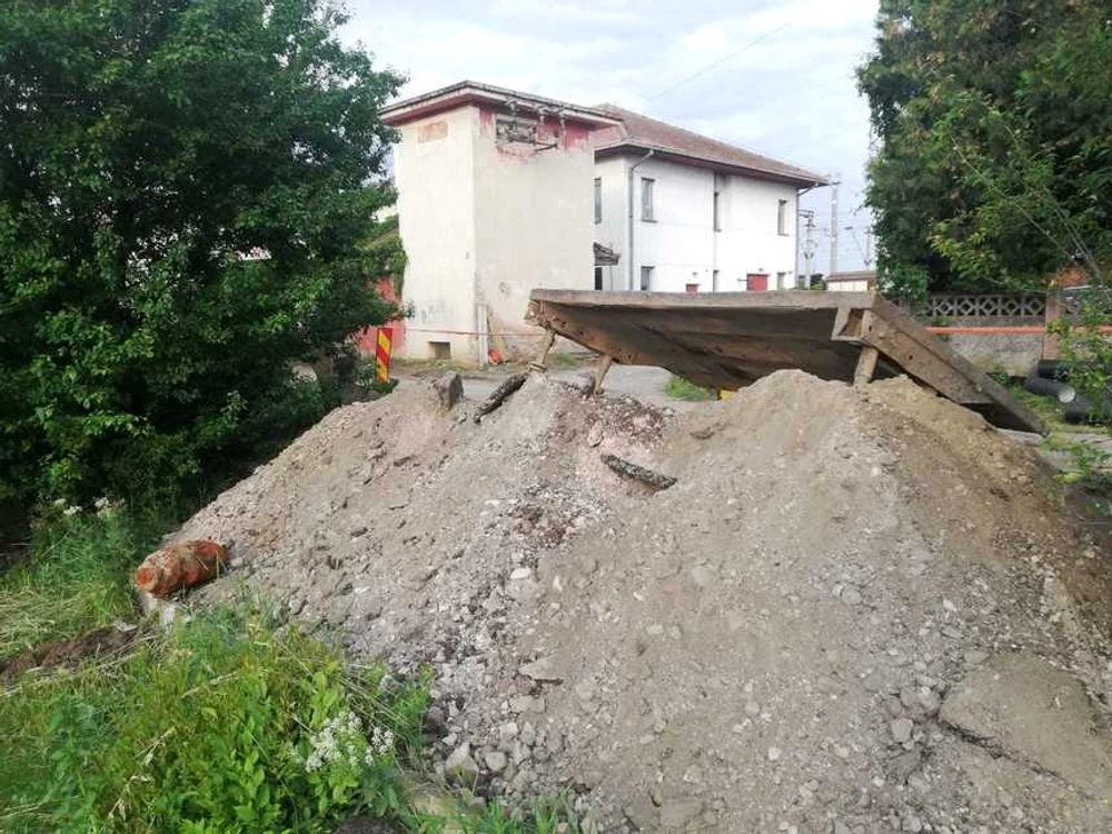 Bombă de aviaţie de circa 50 kg, găsită în apropierea gării din Războienifoto: News.ro
