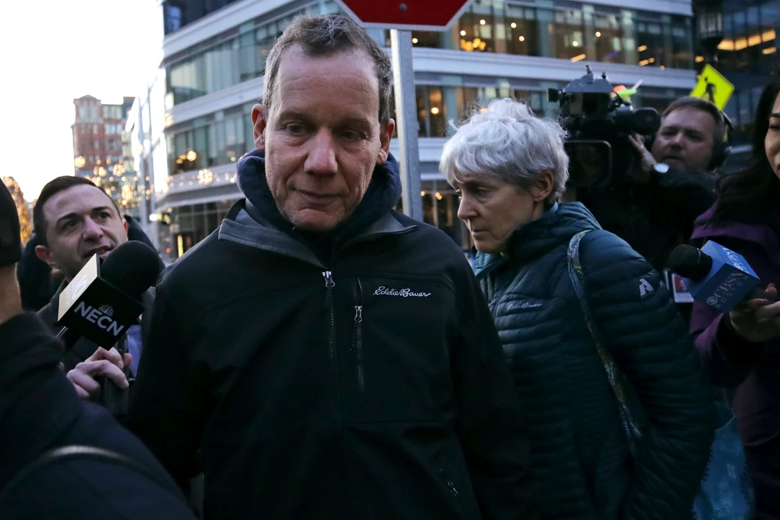 Profesorul de la Harvard Charles Lieber a fost condamnat de un tribunal federal FOTO profimedia