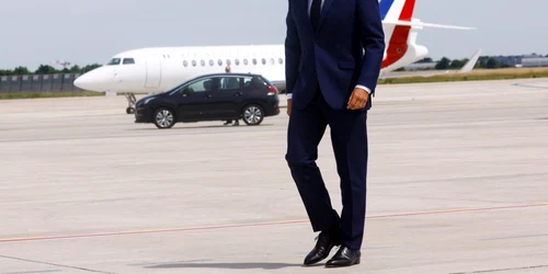Emmanuel Macron inainte de zborul spre România FOTO Profimedia 