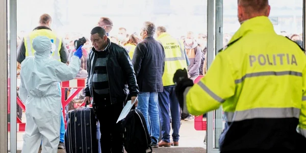Muncitori sezonieri Aeroport Cluj FOTO Inquam Photos / Raul Ştef