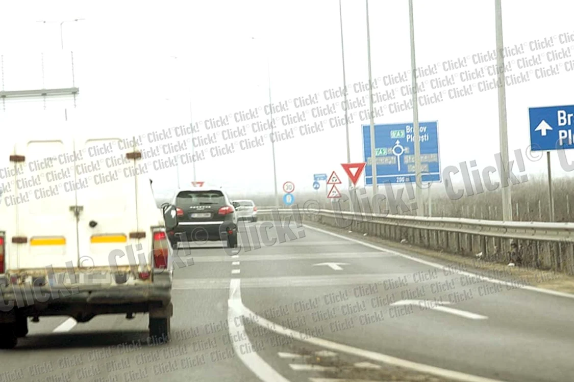 N-a fost scăpat din ochi  de bodyguarzi (Fotografii: Mihai Ionescu)