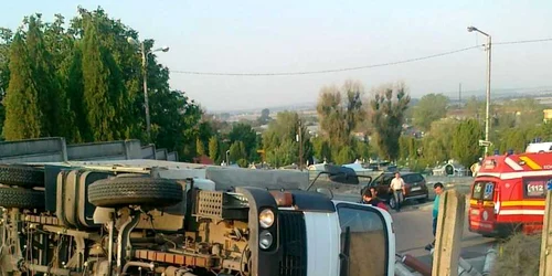 Pompierii au fost îngrijoraţi de încărcătura camionului