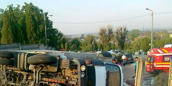 Pompierii au fost îngrijoraţi de încărcătura camionului