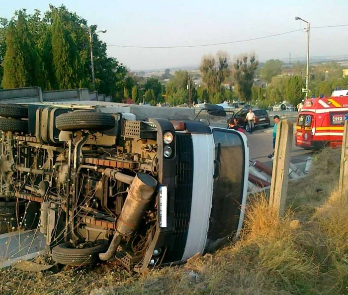 Pompierii au fost îngrijoraţi de încărcătura camionului