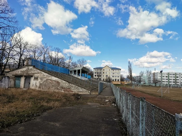 Stadionul se află în paragină de foarte mulți ani FOTO: C.Mazilu