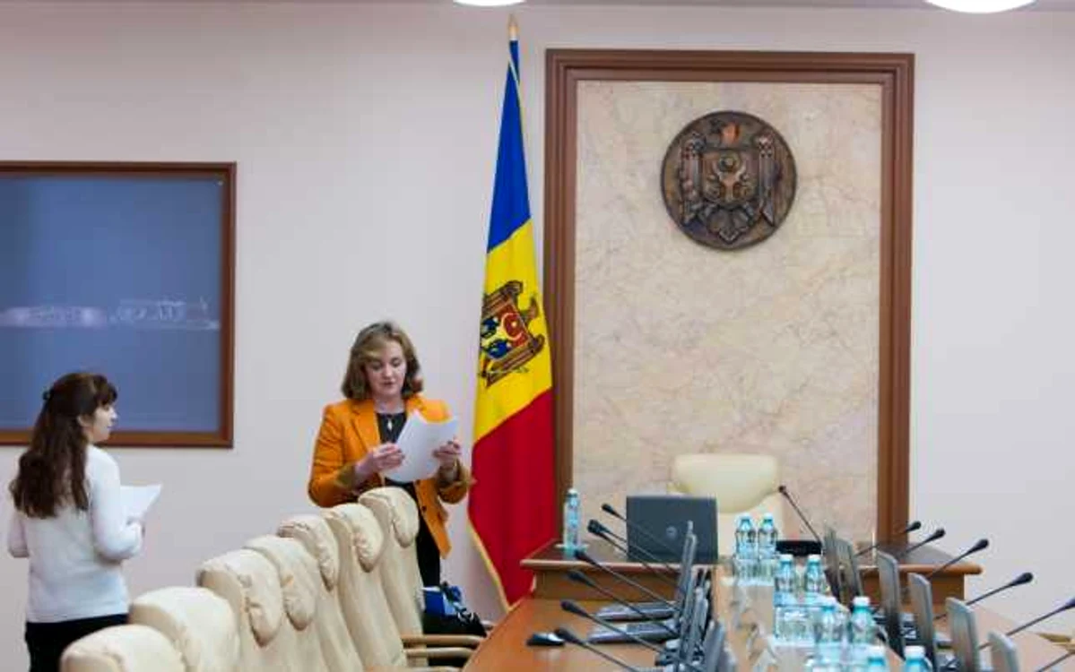 Este necesară rectificarea urgentă a Bugetului de Stat, însă acest lucru nu
poate fi realizat cu un Guvern în exerciţiu.