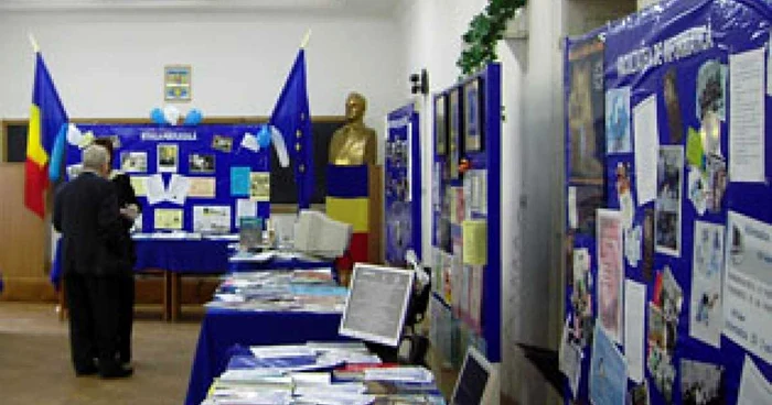Decanul şi prodecanul Facultăţii de Ştiinţe Economice au fost trimişi în judecată