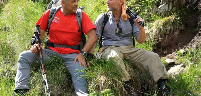În 2015, Les Stroud (foto dreapta, alături de Ion  Sănduloiu), eroul documentarului ”Survivorman”, a filmat în Munţii Făgăraş un episod al celebrului serial.