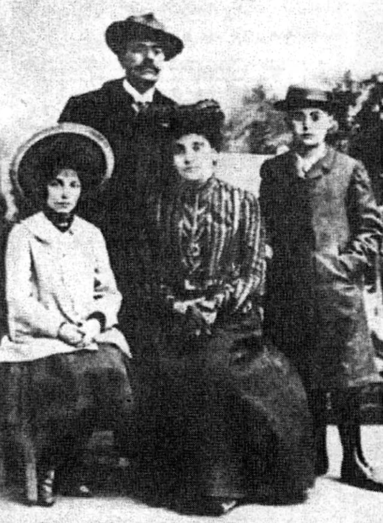 I.L. Caragiale la Hamburg, alături de soţie şi copii – Ecaterina (Tuşchi) şi Luki – în 1906-1907