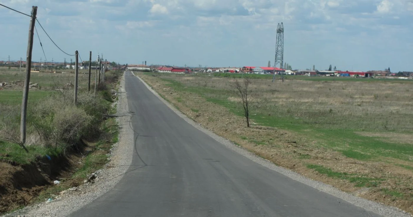 Drumul din localitatea bihoreană Apateu, asfaltat pe bani europeni