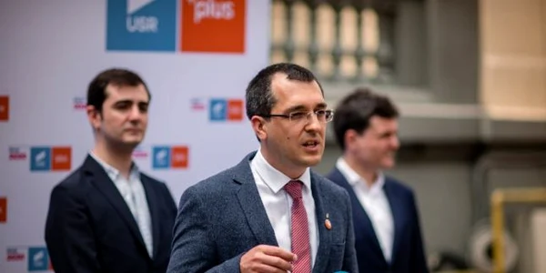 vlad voiculescu in spate nicusor dan si claudiu nasui foto usr facebook