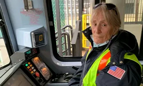 Helen  Antenucci mecanic tren record guinness jpg