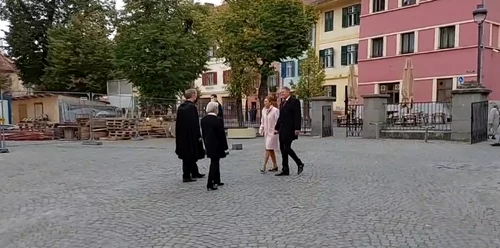 5 carmen iohannis mini roz klaus iohannis biserica evanghelica din sibiu 4 jpg jpeg