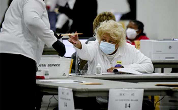 Circumscripţiile au fost dotate cu plexiglas, măşti de protecţie şi mănuşi chirurgicale