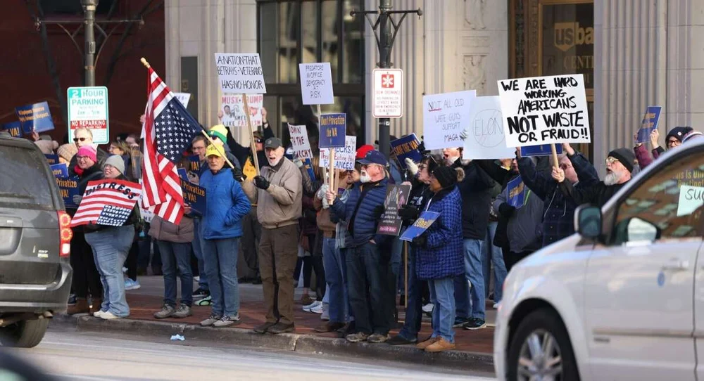 Statele Unite pregătesc cea mai mare demisie în masă din istorie, în contextul reducerilor profunde anunțate de administrația Trump