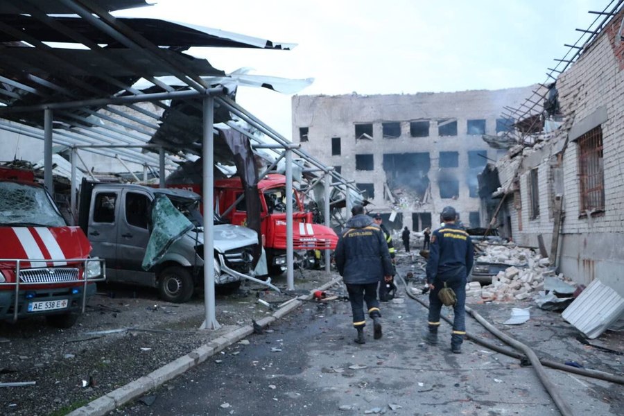 Spitalul mobil pe care voluntarul român Radu Hossu îl construia in Ucraina, bombardat de ruși