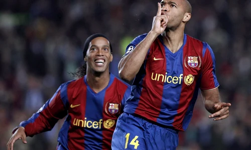 Ronaldinho si Thierry Henry (EPA) jpg