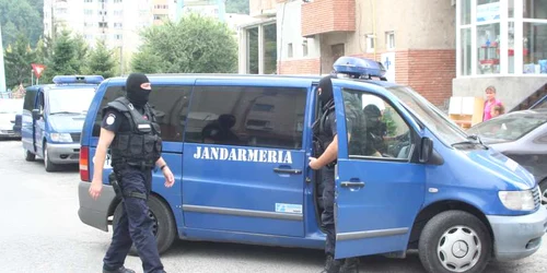 Inculpaţii au fost prinşi de autorităţi