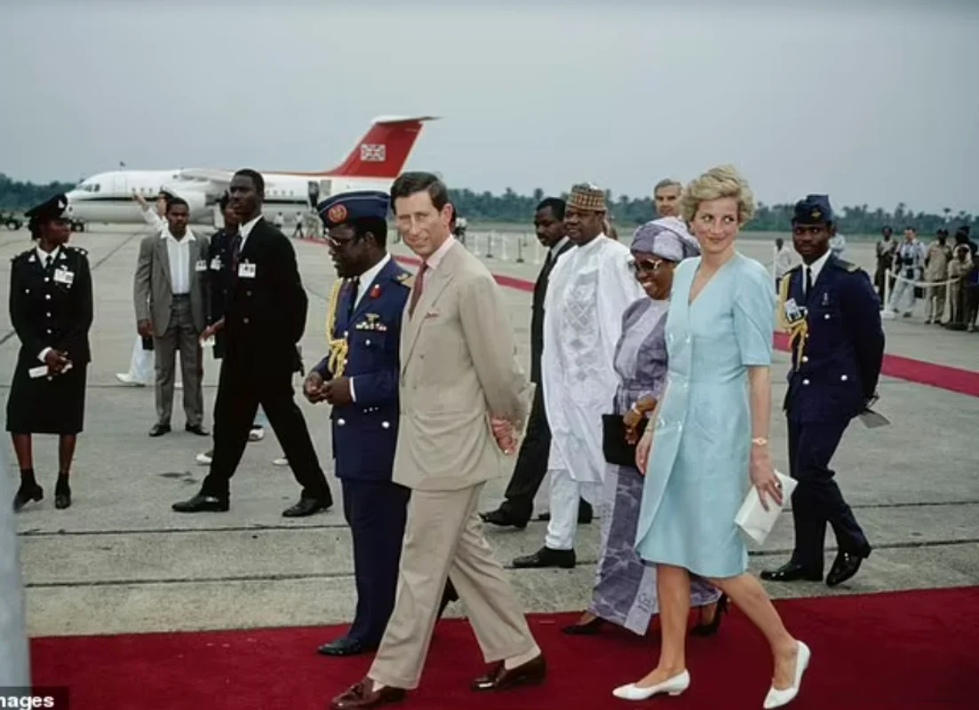 Charles și Prințesa Diana, în timpul vizitei lor în Nigeria/Daily Mail