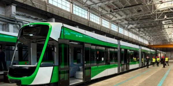 Tramvai produs la Arad adus in Bucuresti 