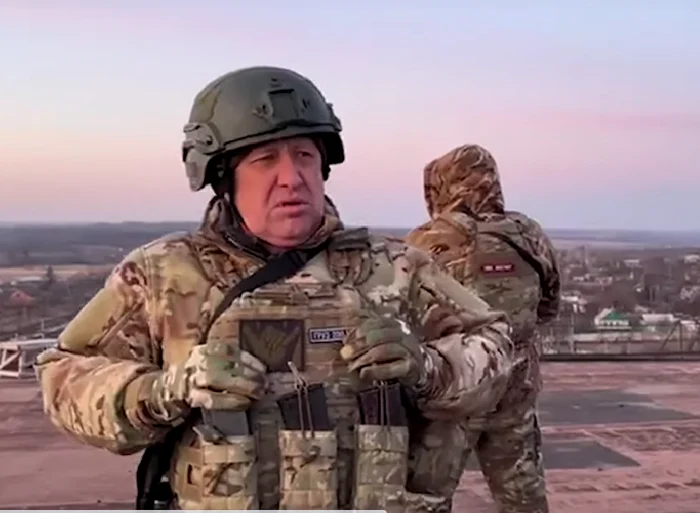 Într-un mesaj video filmat lângă Bahmut Prigojin spune că orașul e încercuit FOTO Captură Telegraph