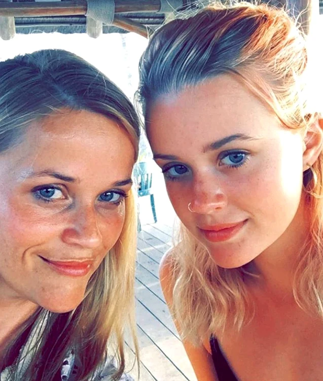 Reese Witherspoon (41 de ani) și Ava Elizabeth (16 ani)