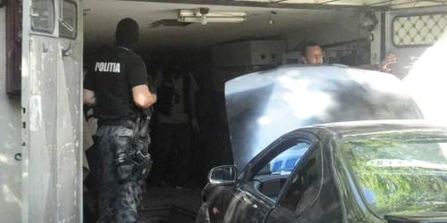 Percheziţii în căutare de droguri la Suceava
