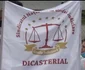 Protest al sindicatelor din poliţie şi al grefierilor din cauza îngheţării salariilor în faţa Prefecturii Vâlcea Foto Adevărul