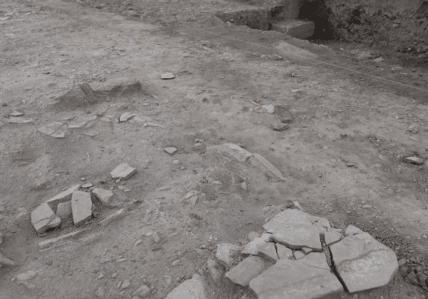 Descoperiri arheologice spectaculoase la Alba Iulia. Un drum roman și fragmente de mozaic, scoase la lumină de arheologi
