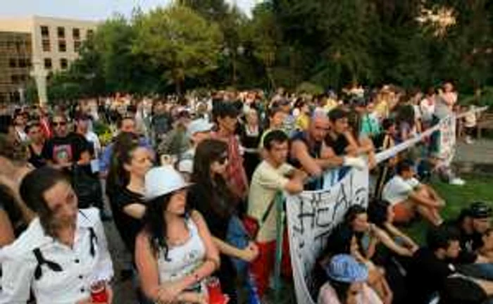 Bucureşti: 300 de fani ai lui Michael şi-au luat rămas bun din Parcul Obor