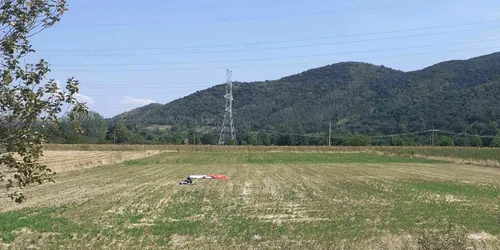 Aterizare fortata cu parapanta la Clopotova Foto ISU Hunedoara jpg