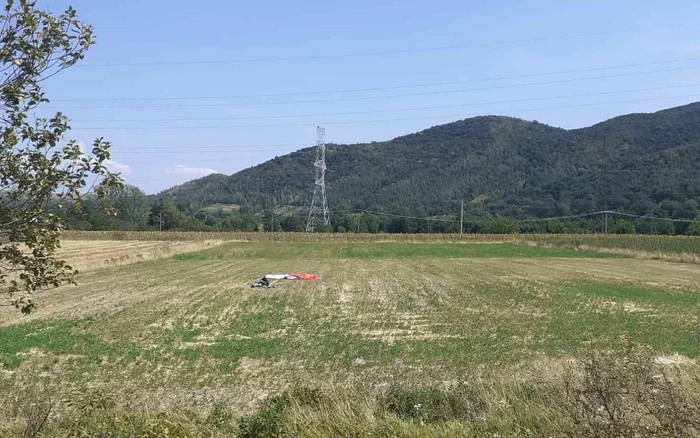 Aterizare forțată cu parapanta la Clopotiva Foto ISU Hunedoara.