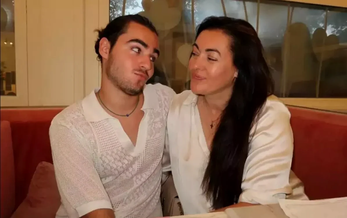Radu alături de mama lui / foto: social media 