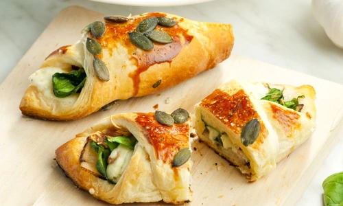 cornulete cu branza si salata jpeg
