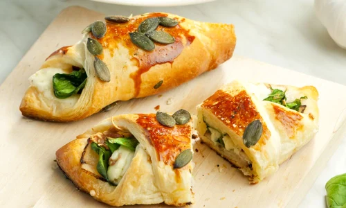 cornulete cu branza si salata jpeg