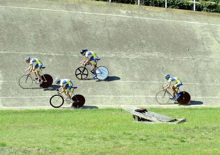 Deşi arată ca în anii ‘50, Velodromul de la Dinamo este singurul pe care se poate concura în România