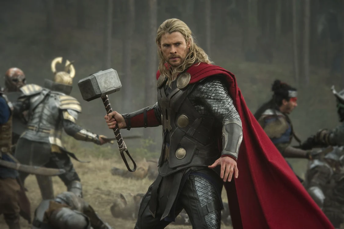 Chris Hemsworth l-a interpretat de două ori pe Thor în adaptarea cinematografică FOTO outnow.ch
