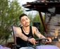 Juno pe platoul de filmare al serialului „Iubire cu parfum de lavandă”. FOTO: Antena 1