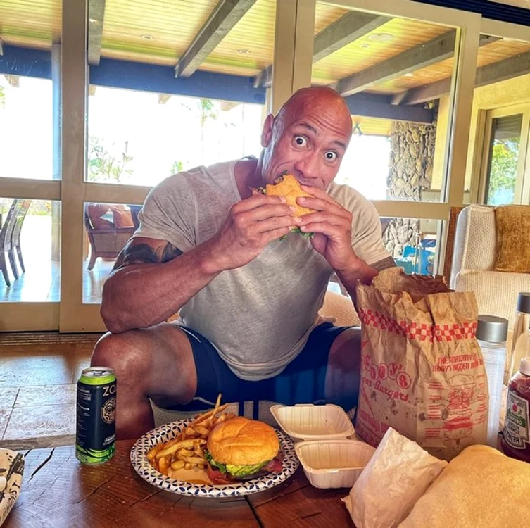 Dwayne The Rock Johnson, 48, de ani a avut un antrenament de picioare criminal, duminică, la finalul lui a comis-ofoto: Instagram