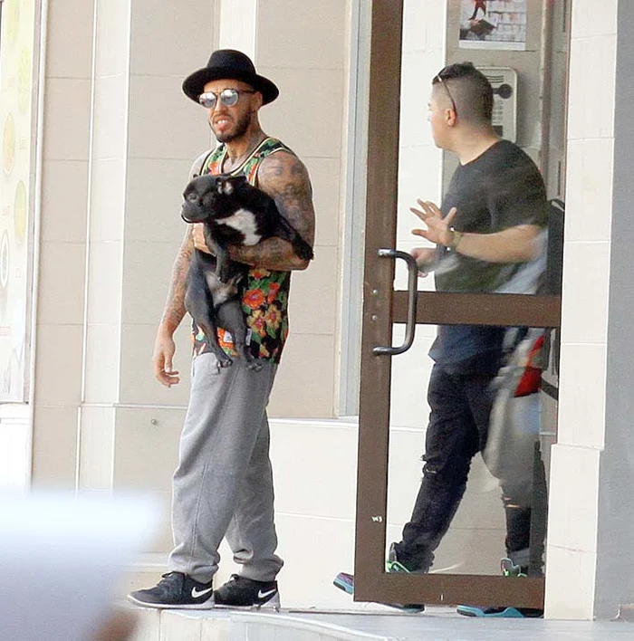 Velea n-a uitat să scoată câinele afară